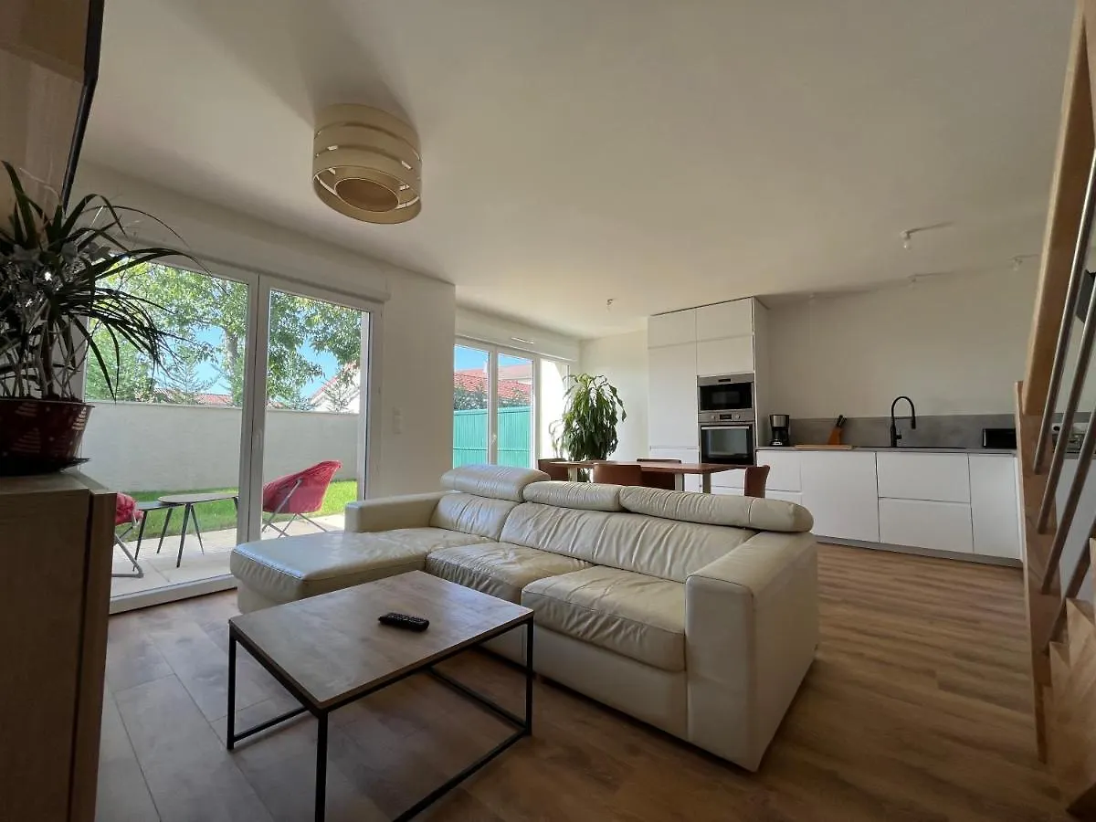 Holiday home Maison T4 Cosy + Jardin Leyment